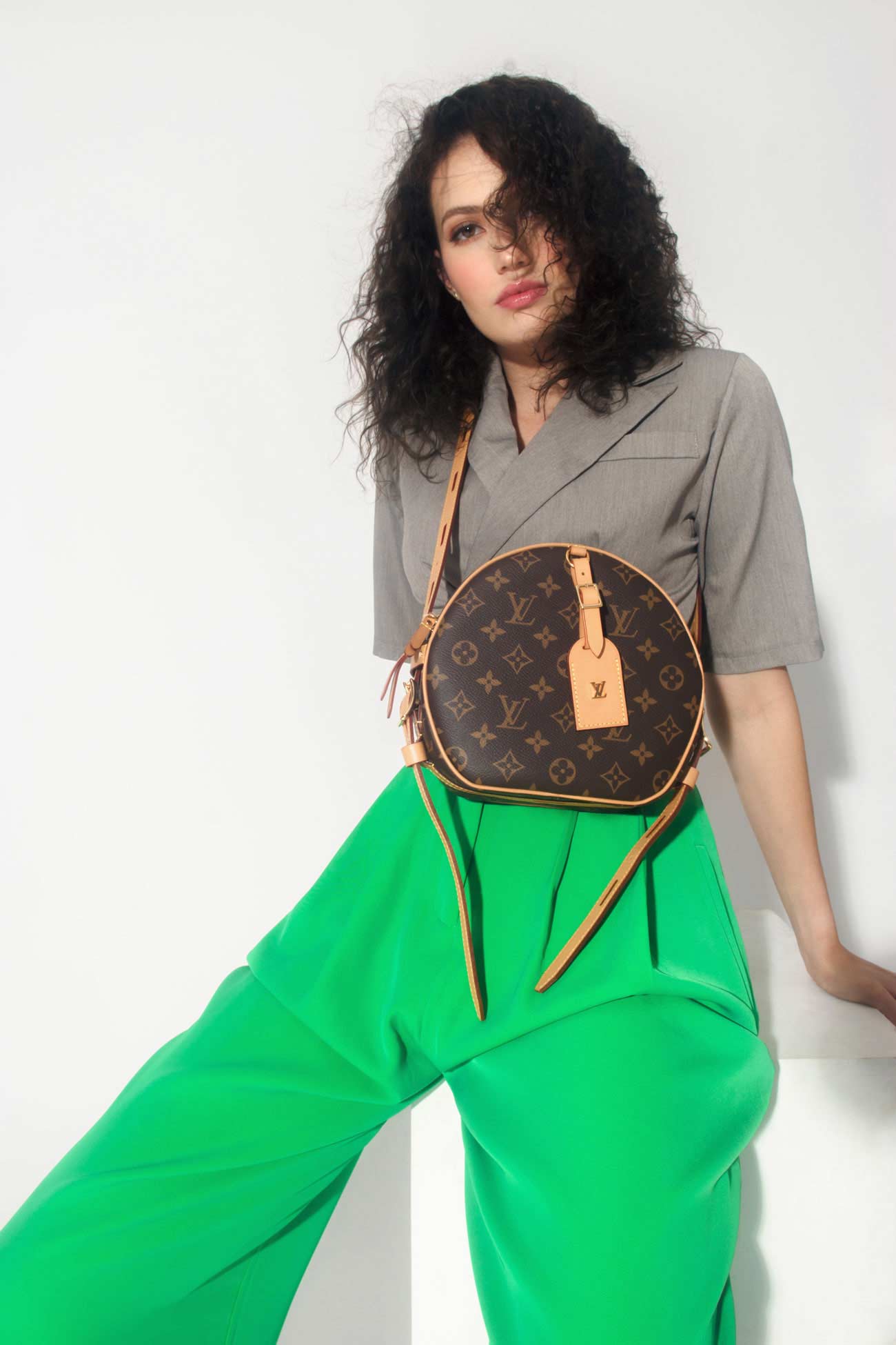 SOLD!!🎀Louis Vuitton Boite Chapeau Souple Bag  Sophisticated outfits,  Louis vuitton, High fashion poses