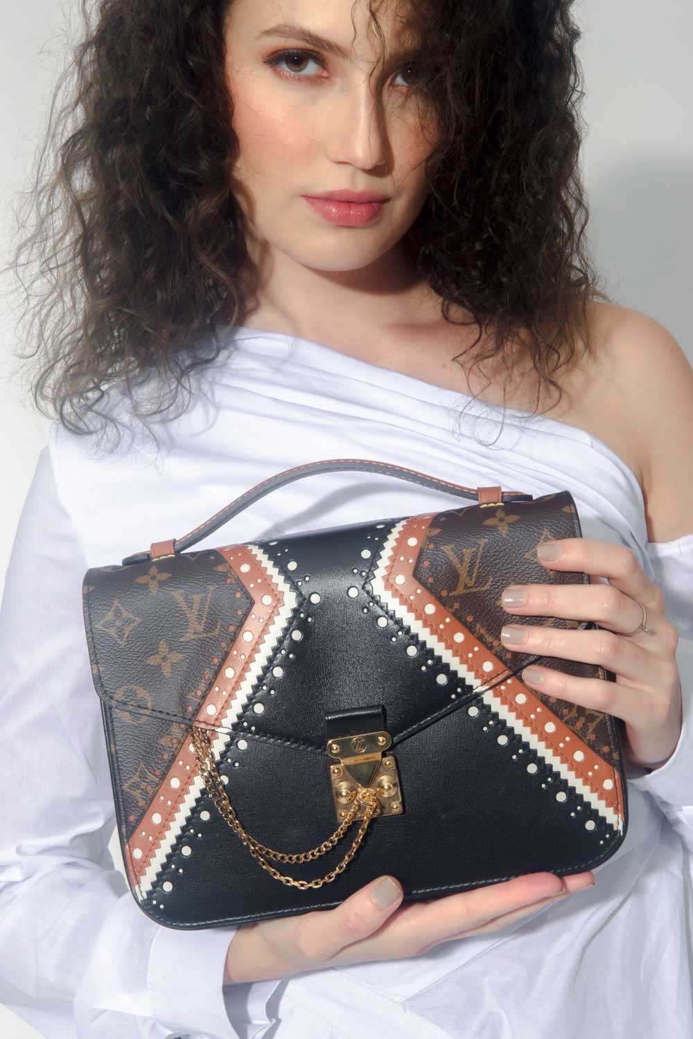 Louis Vuitton 2019 pre-owned Pochette Metis MM shoulder bag