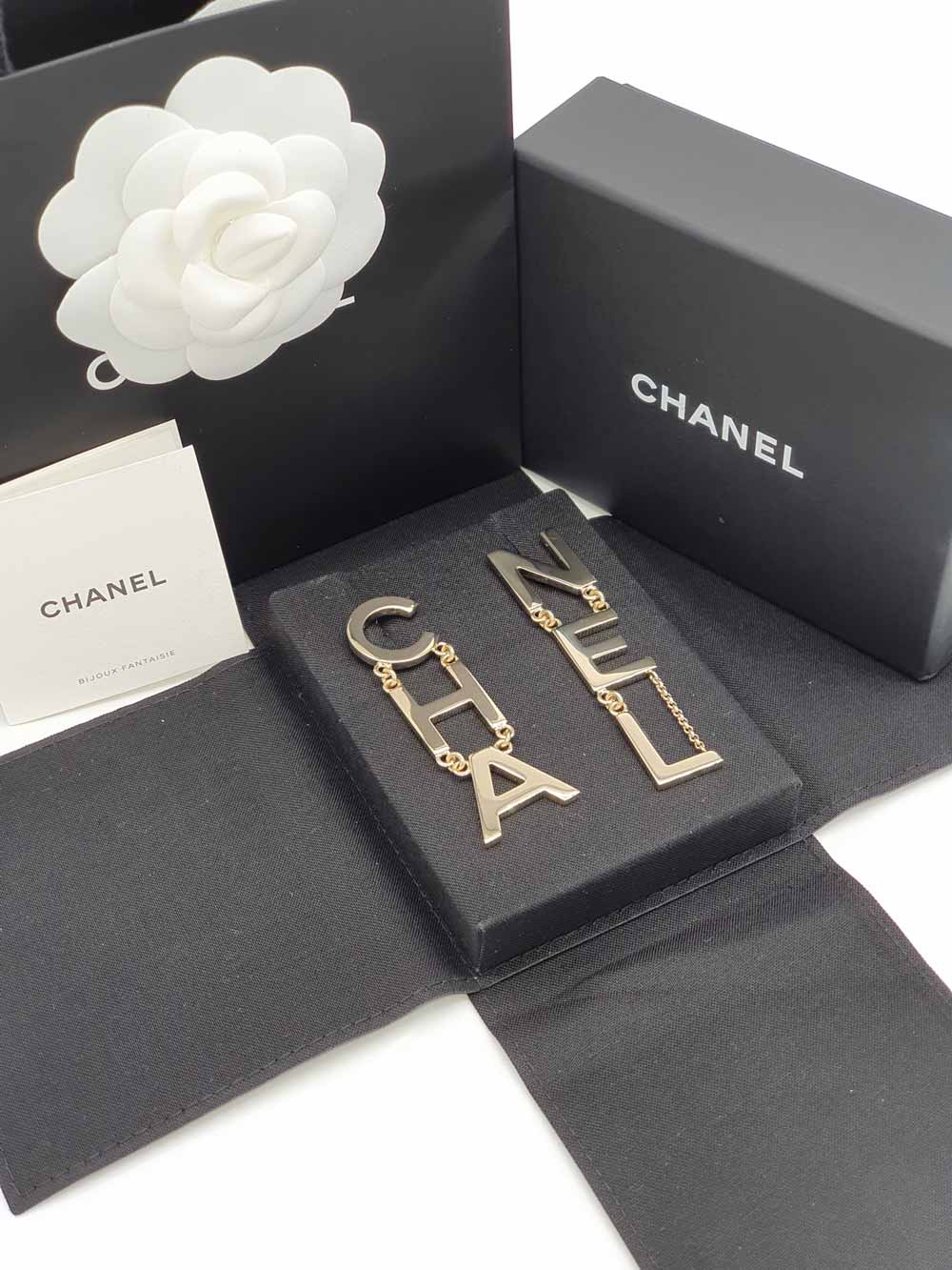 Chanel metal black and white letter earrings | Vintage-United